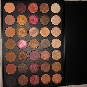 Morphe 35f fall into frost palette